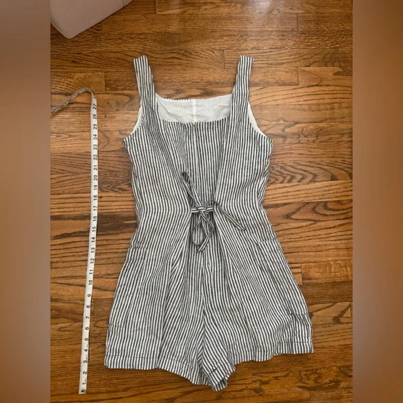 Reformation Eve 100% linen Romper Charcoal and White Striped 6 like new - Picture 2 of 7